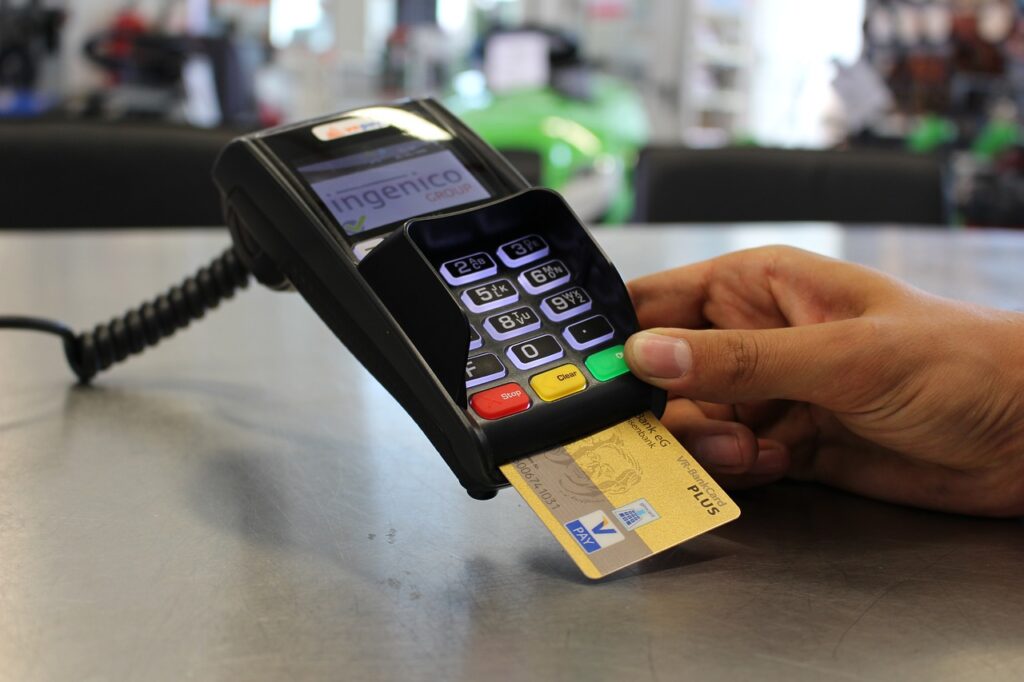 People paying a gratuity with a bank card