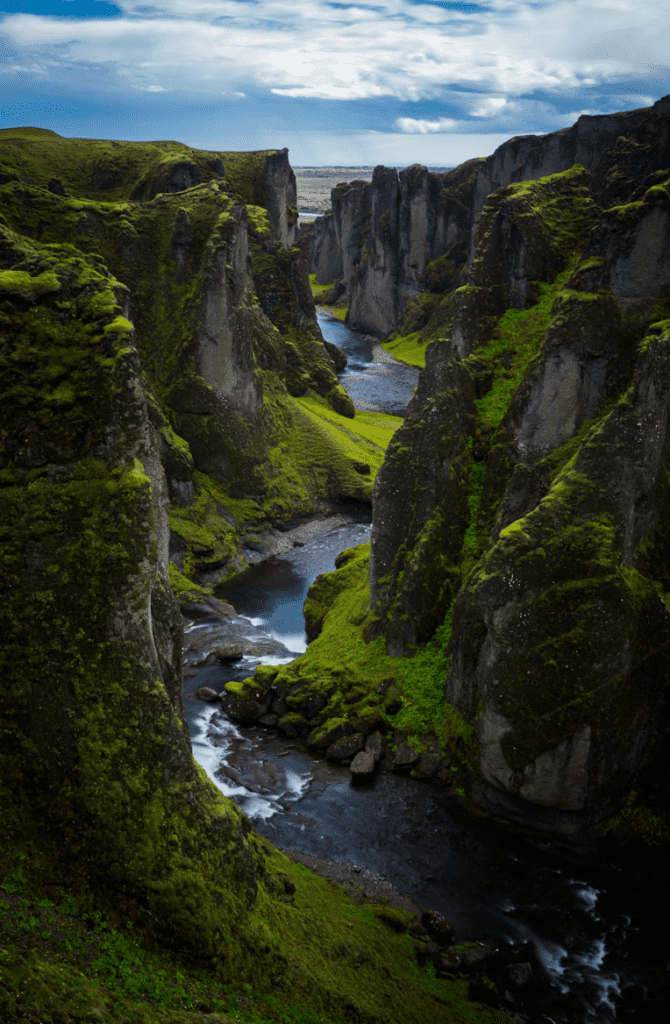 Fjaðrárgljúfur canyon